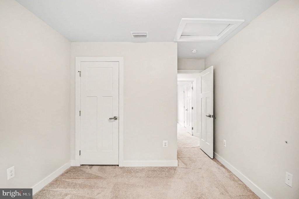 5704 Piney Glade Road - Photo 17
