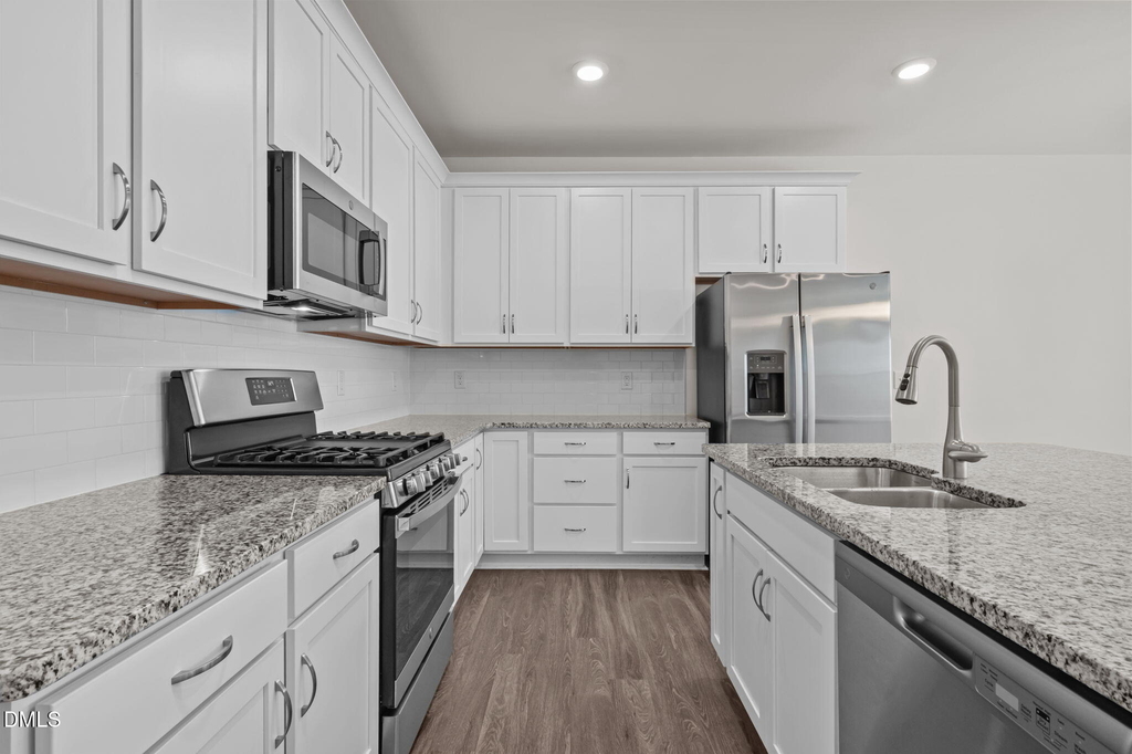 1033 Heartstone Way - Photo 8