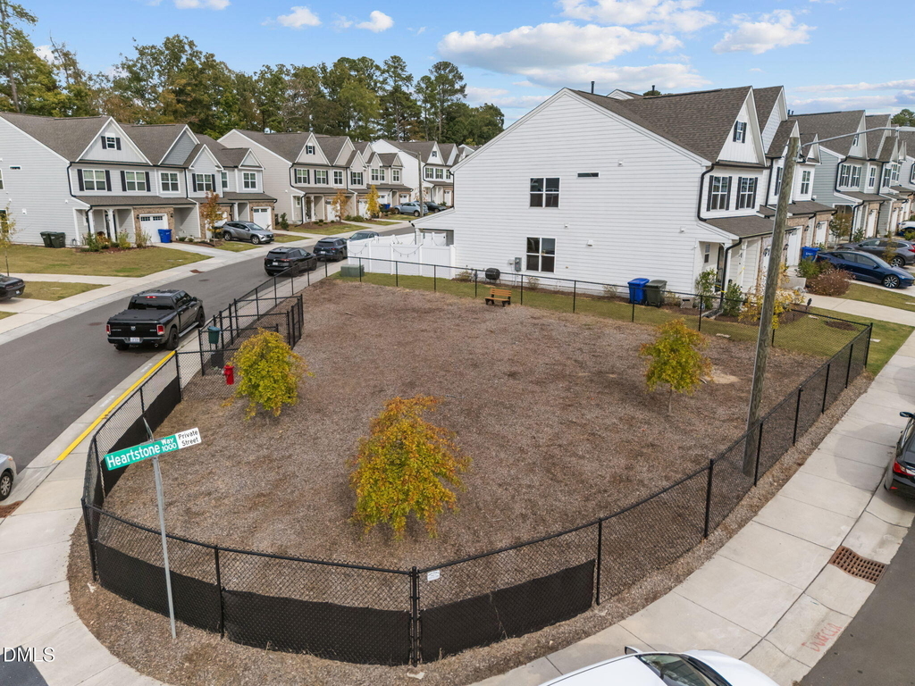 1033 Heartstone Way - Photo 21