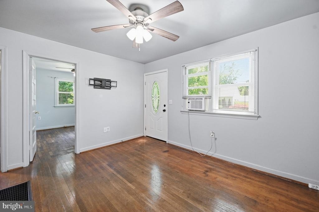 44 S Woodlawn Avenue - Photo 3