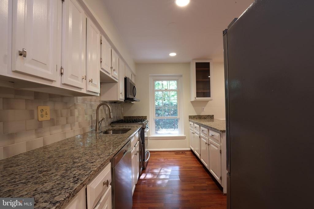 2184 Pond View Court - Photo 8