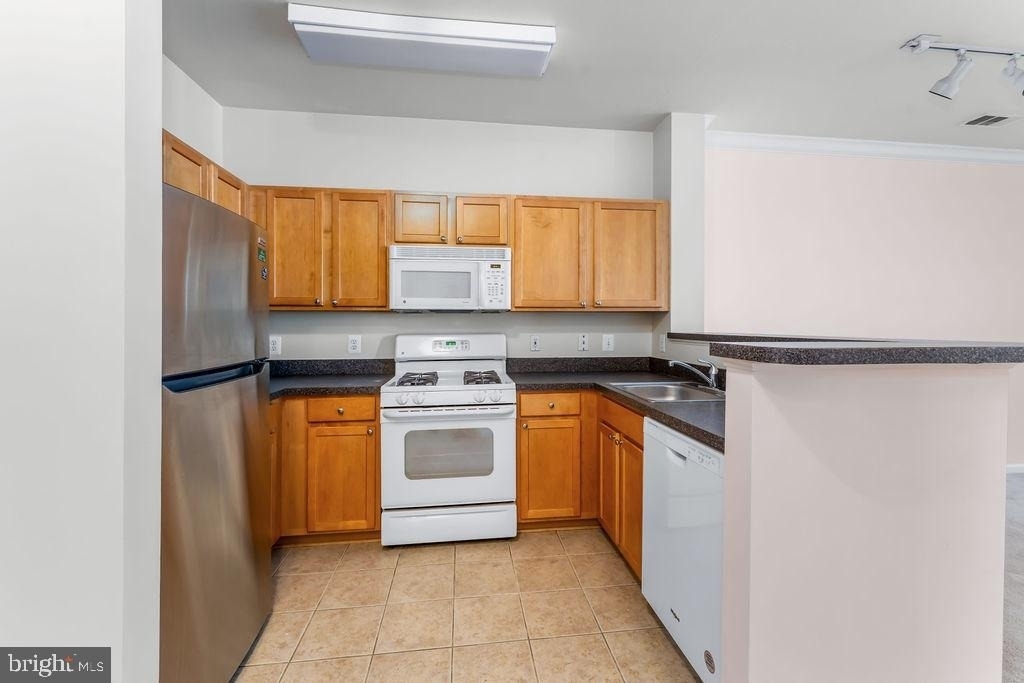 12000 Market Street - Photo 4