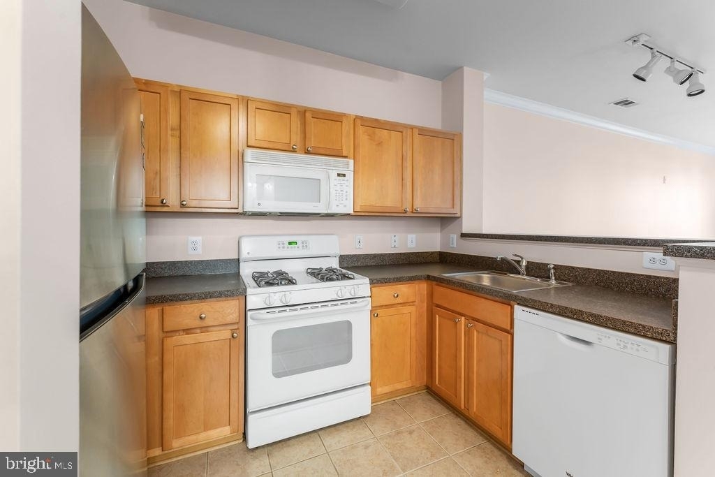 12000 Market Street - Photo 3