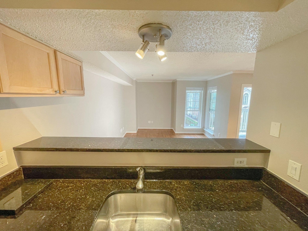1524 Lincoln Way - Photo 2