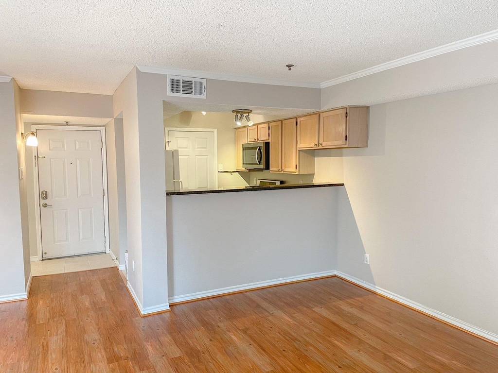 1524 Lincoln Way - Photo 8