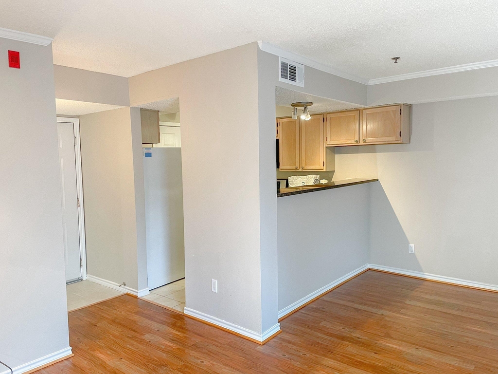 1524 Lincoln Way - Photo 7
