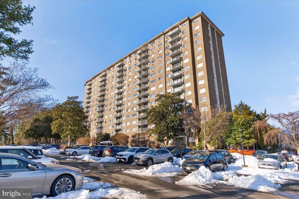 2059 Huntington Avenue - Photo 3