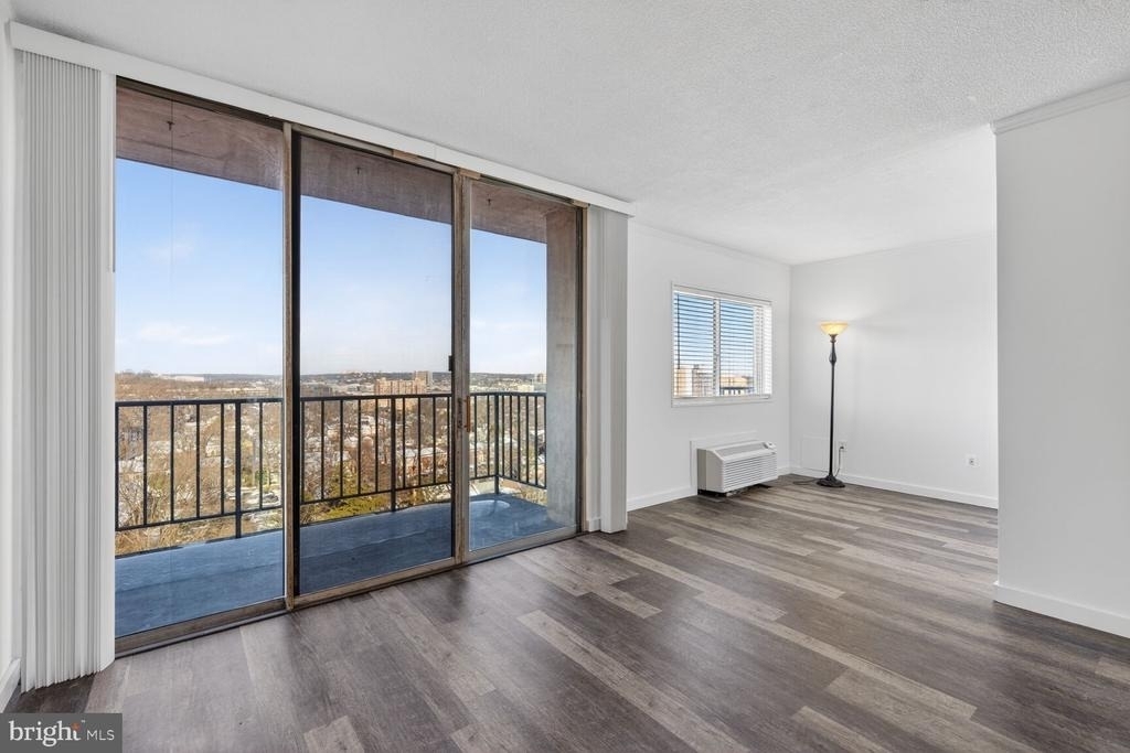 2059 Huntington Avenue - Photo 9