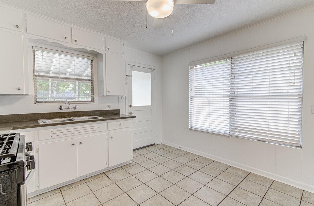 1711 Brentwood St - Photo 8