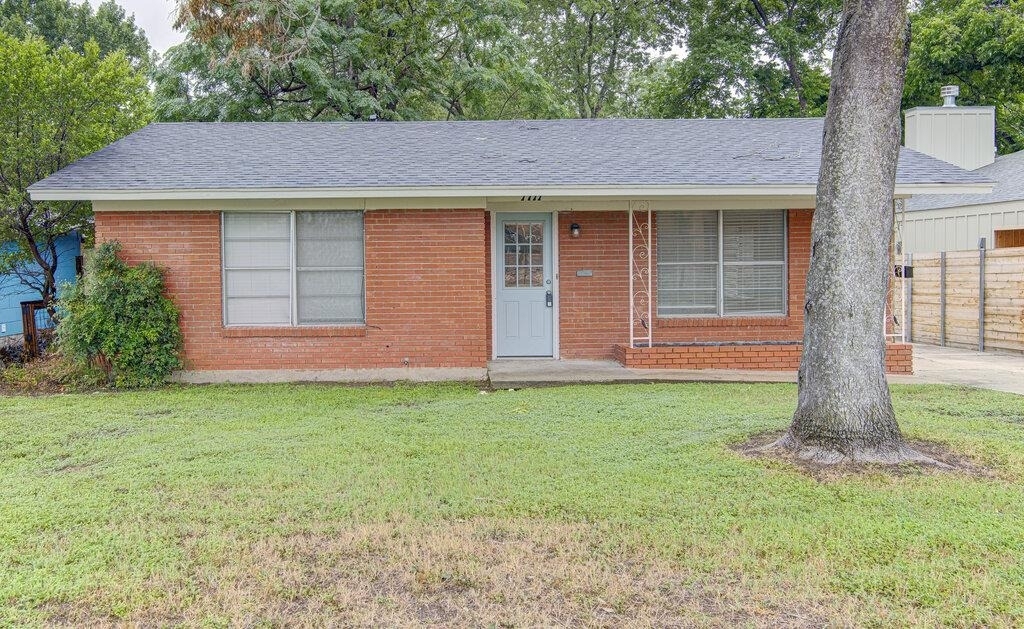 1711 Brentwood St - Photo 1