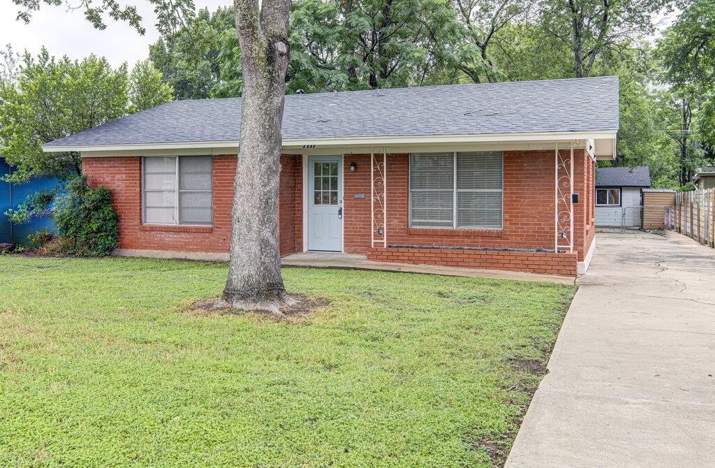 1711 Brentwood St - Photo 0