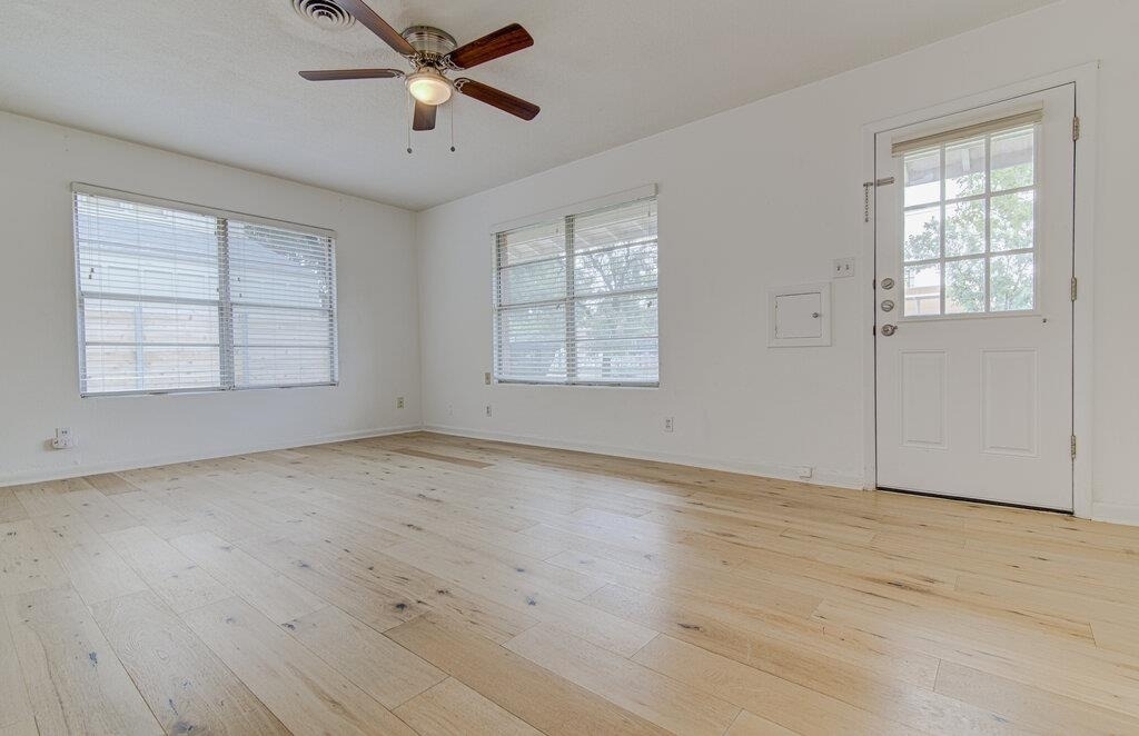 1711 Brentwood St - Photo 5