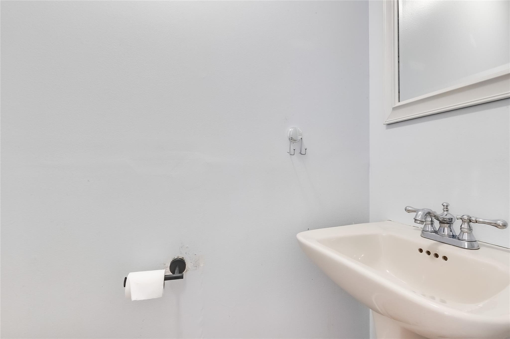 2106 Heather Dr - Photo 16