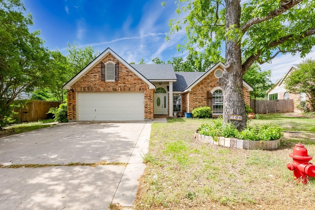 2106 Heather Dr - Photo 0