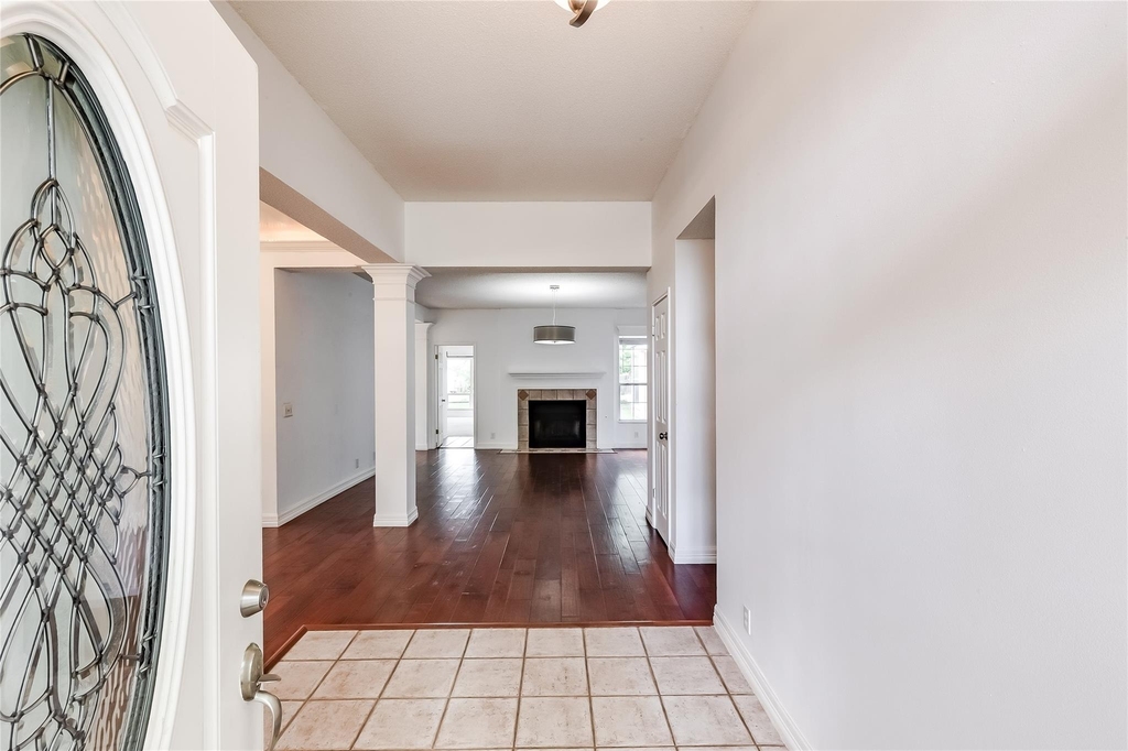 2106 Heather Dr - Photo 3