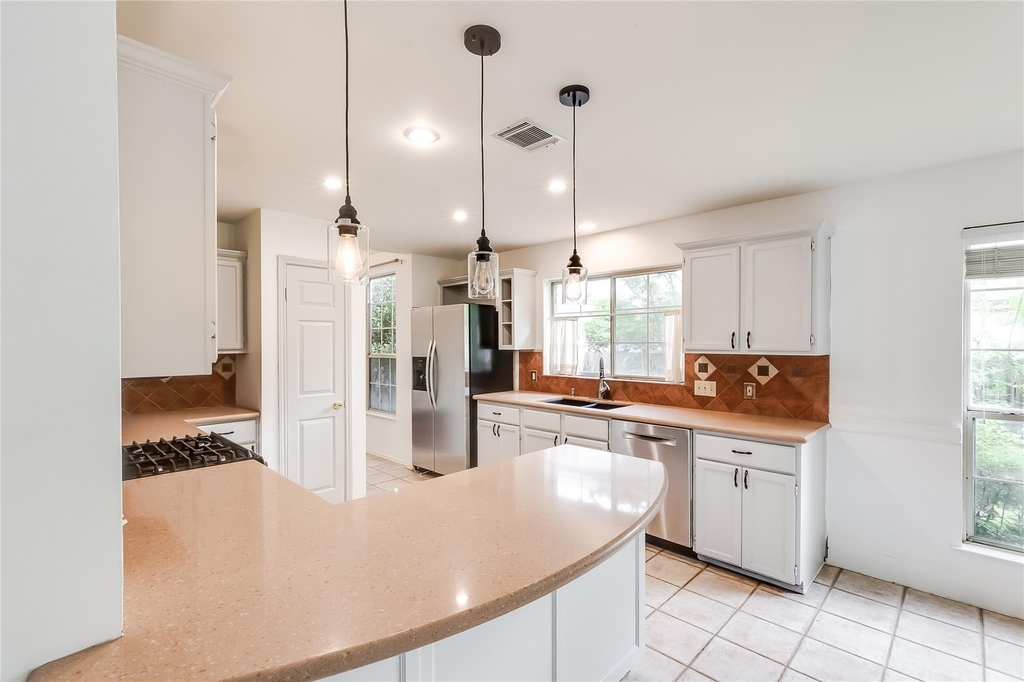 2106 Heather Dr - Photo 9