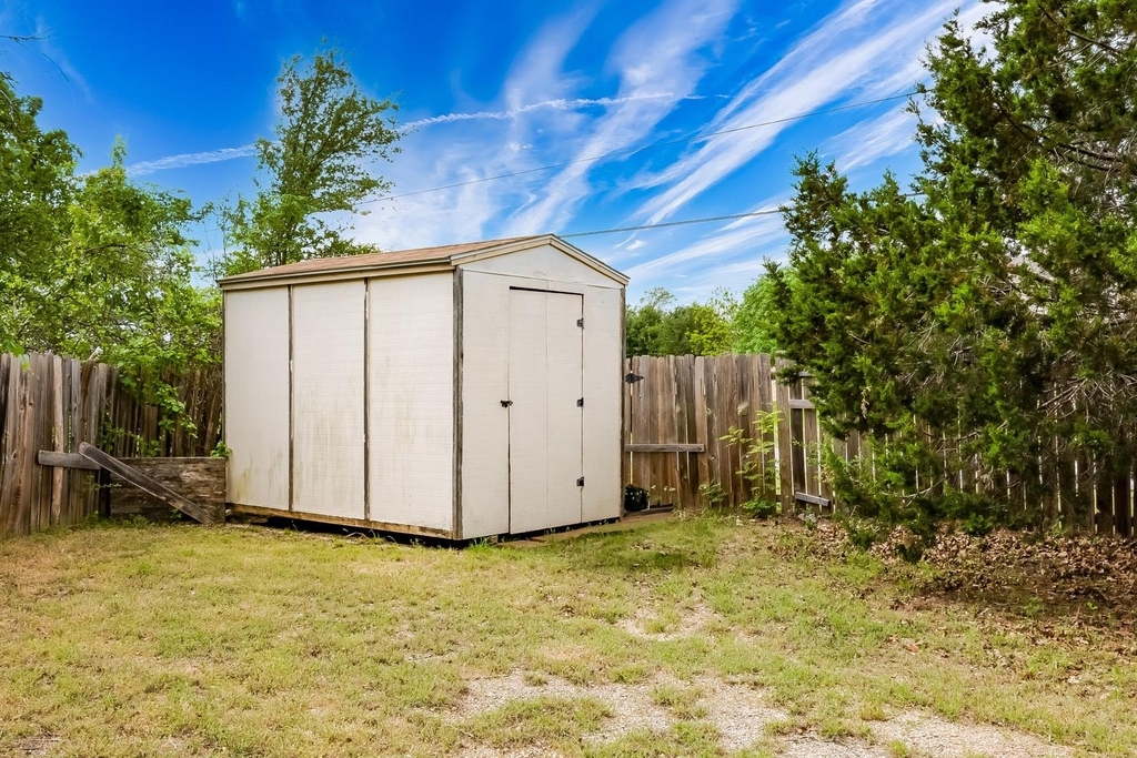 2106 Heather Dr - Photo 36