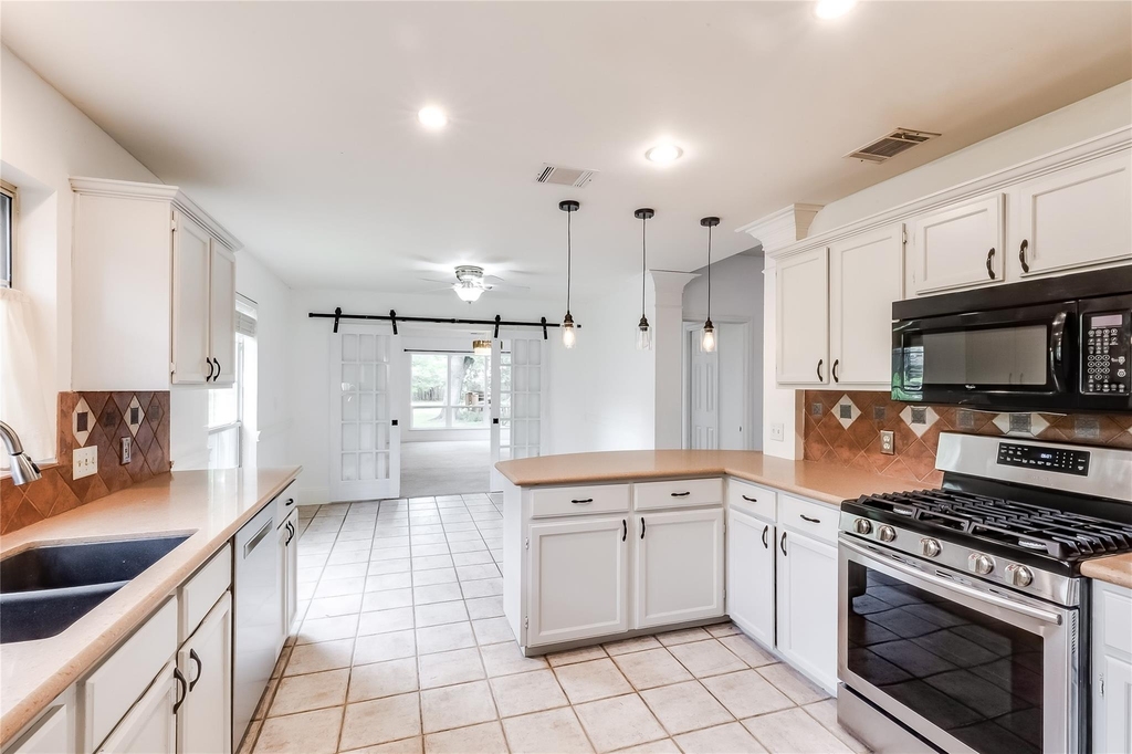 2106 Heather Dr - Photo 11