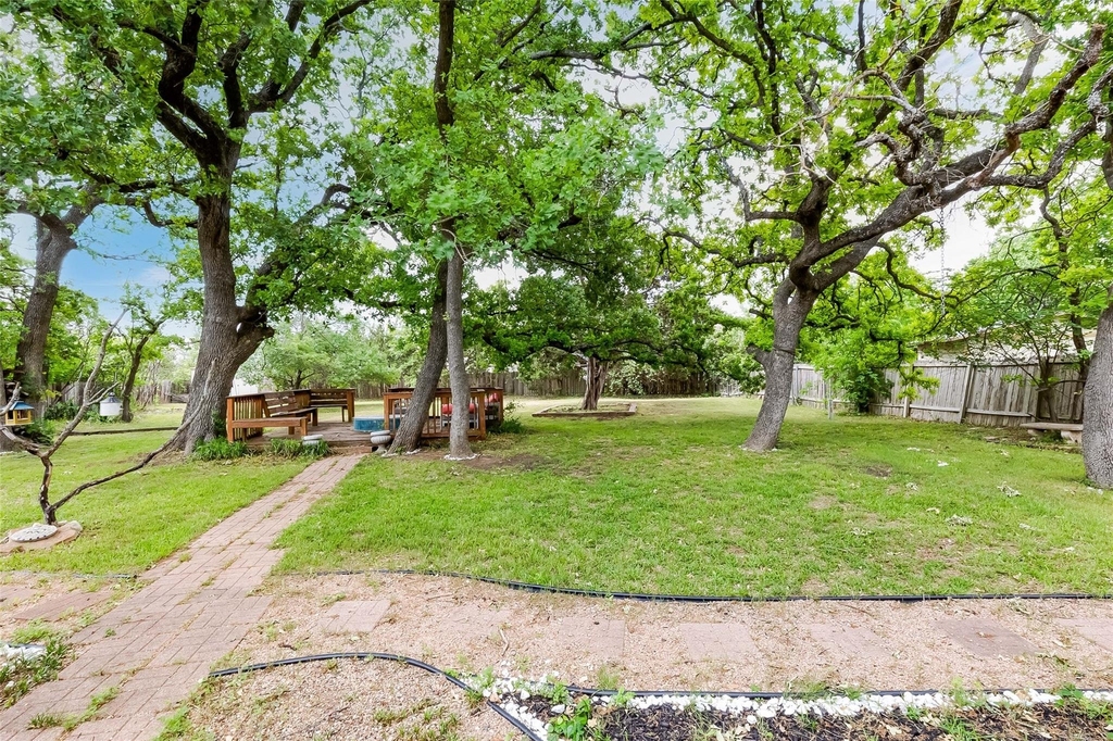 2106 Heather Dr - Photo 29