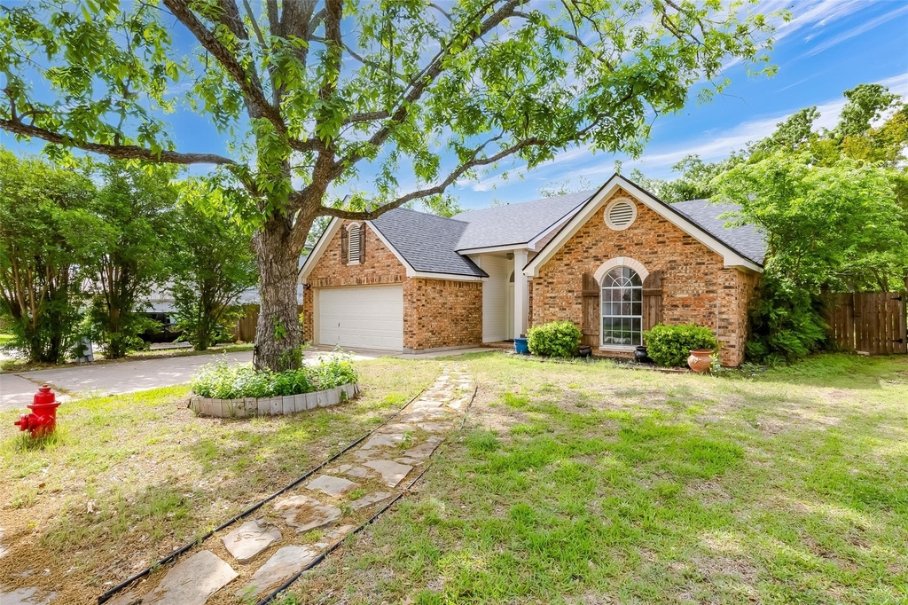 2106 Heather Dr - Photo 1