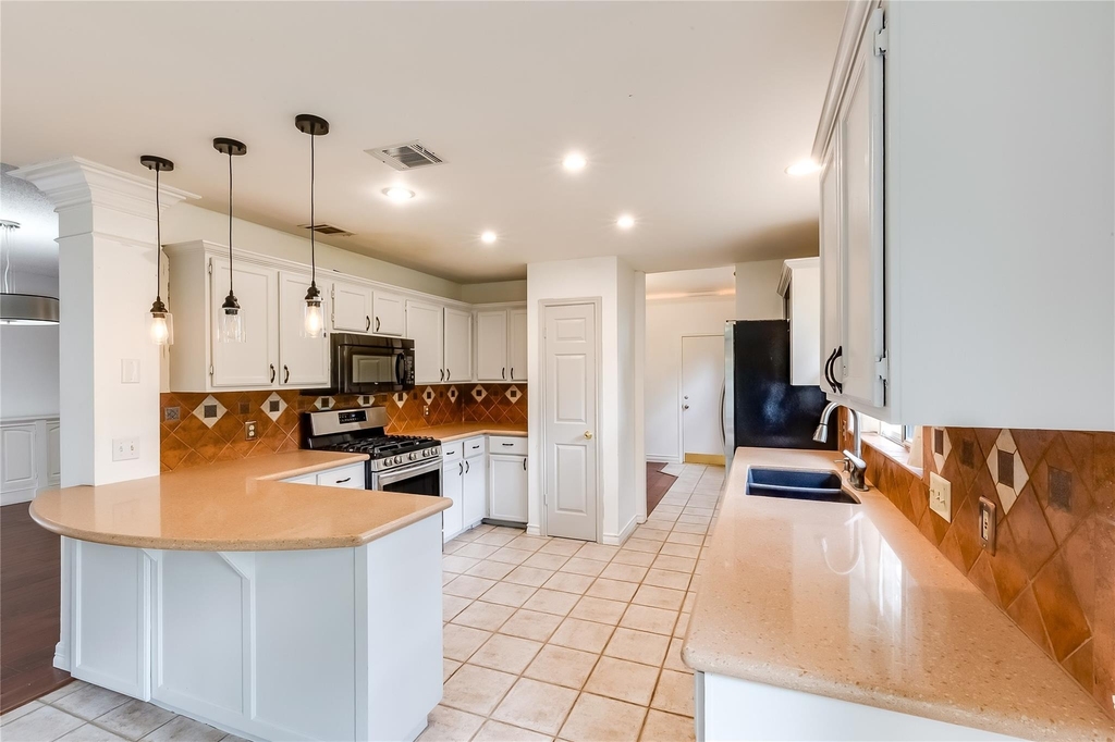 2106 Heather Dr - Photo 10