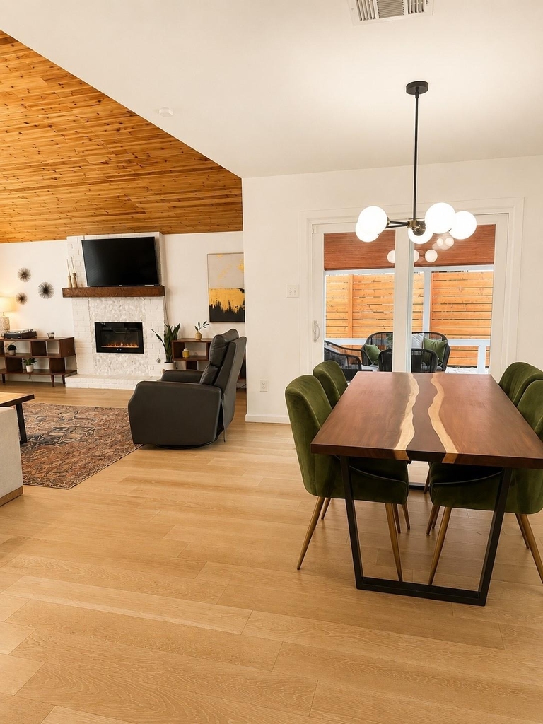 1705 Cricket Hollow Dr - Photo 2