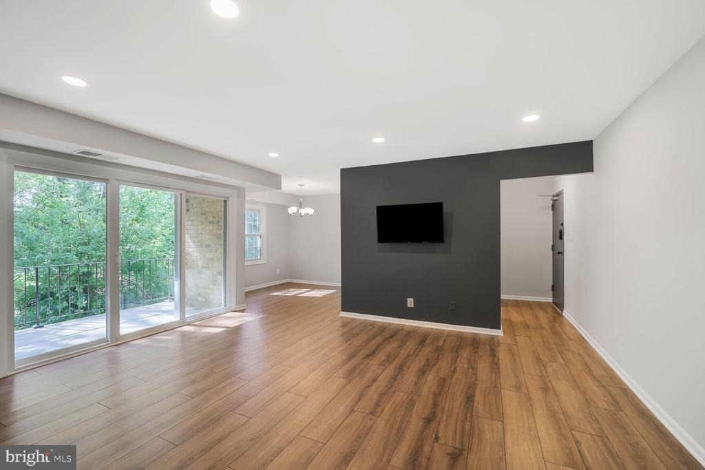 3860 Lyndhurst Drive - Photo 1
