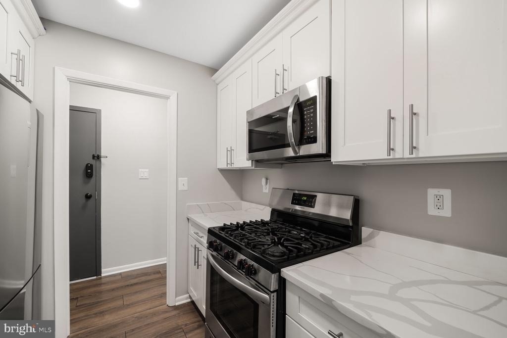 3860 Lyndhurst Drive - Photo 9