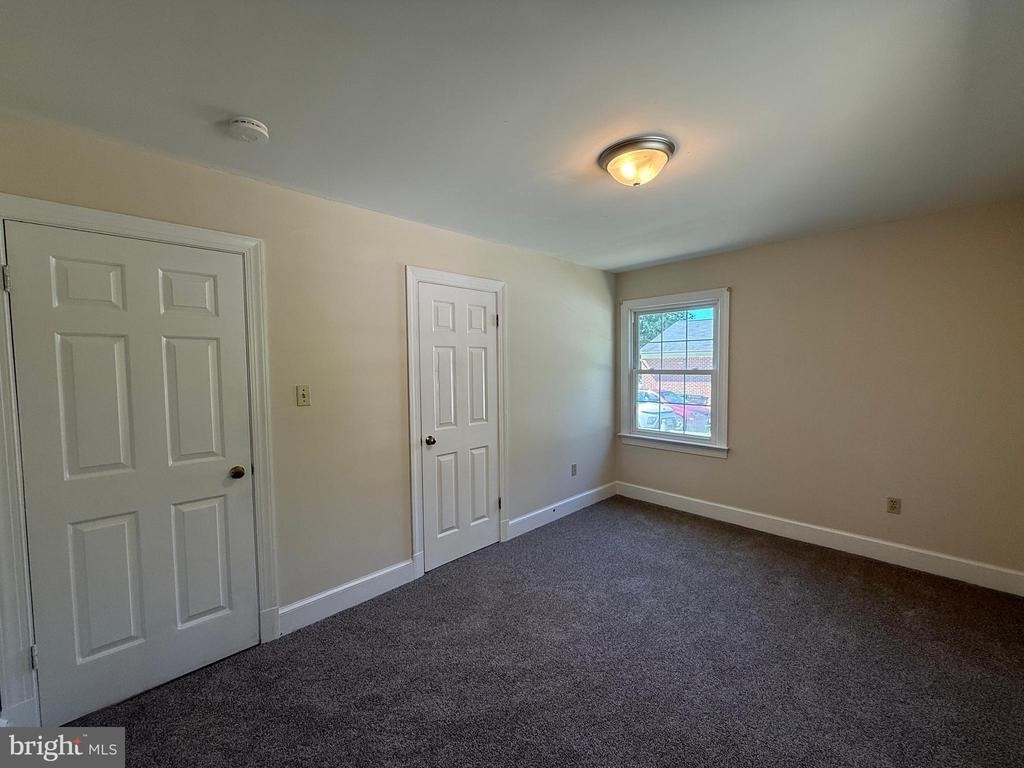 216 W Broaddus Avenue - Photo 11