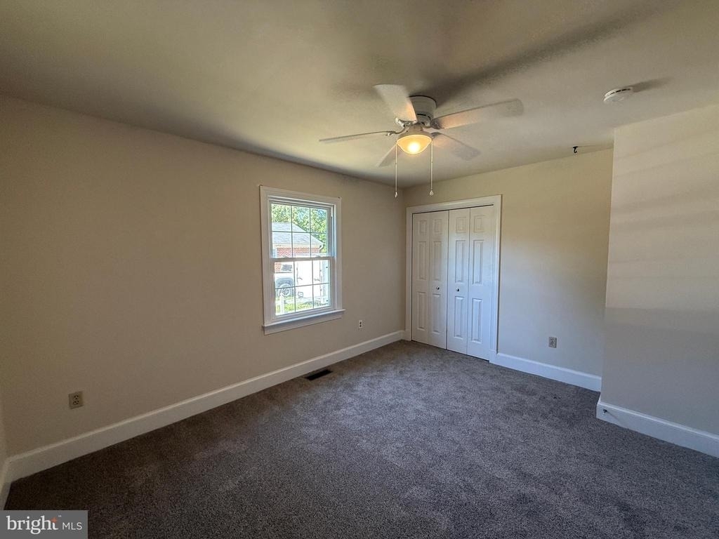 216 W Broaddus Avenue - Photo 14