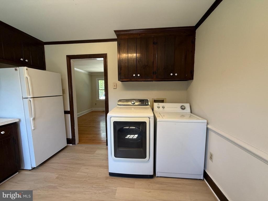 216 W Broaddus Avenue - Photo 8