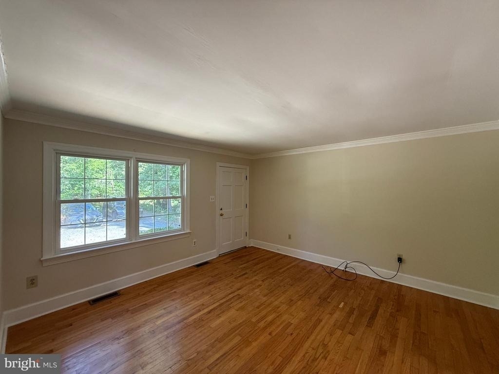 216 W Broaddus Avenue - Photo 1