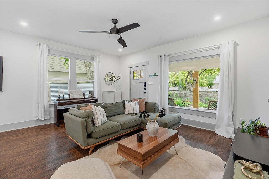1122 Gunter St - Photo 10