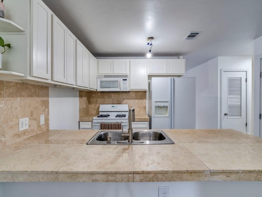 1607 Valleyridge Dr - Photo 4
