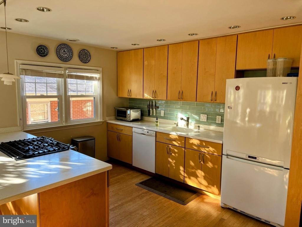 836 S Veitch Street - Photo 1