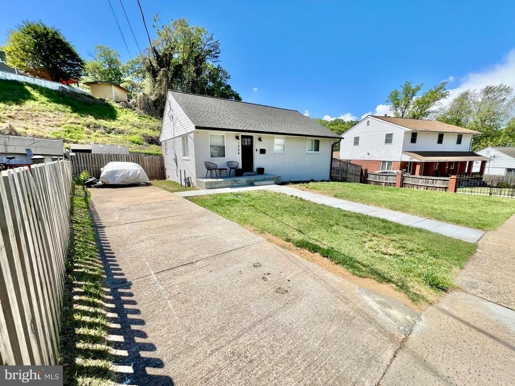 1326 S Columbus Street - Photo 1