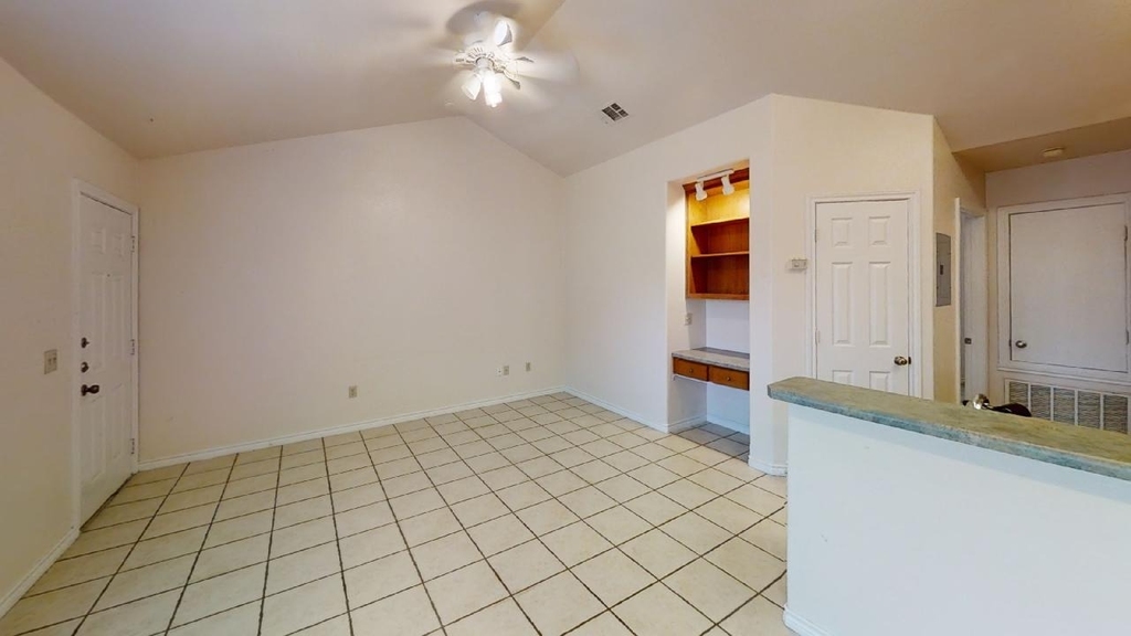 412 Burleson St - Photo 3