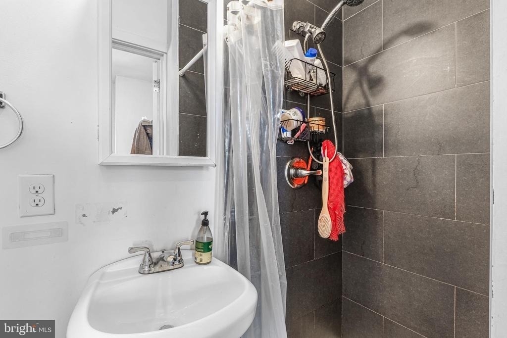 1724 Monument Street - Photo 7