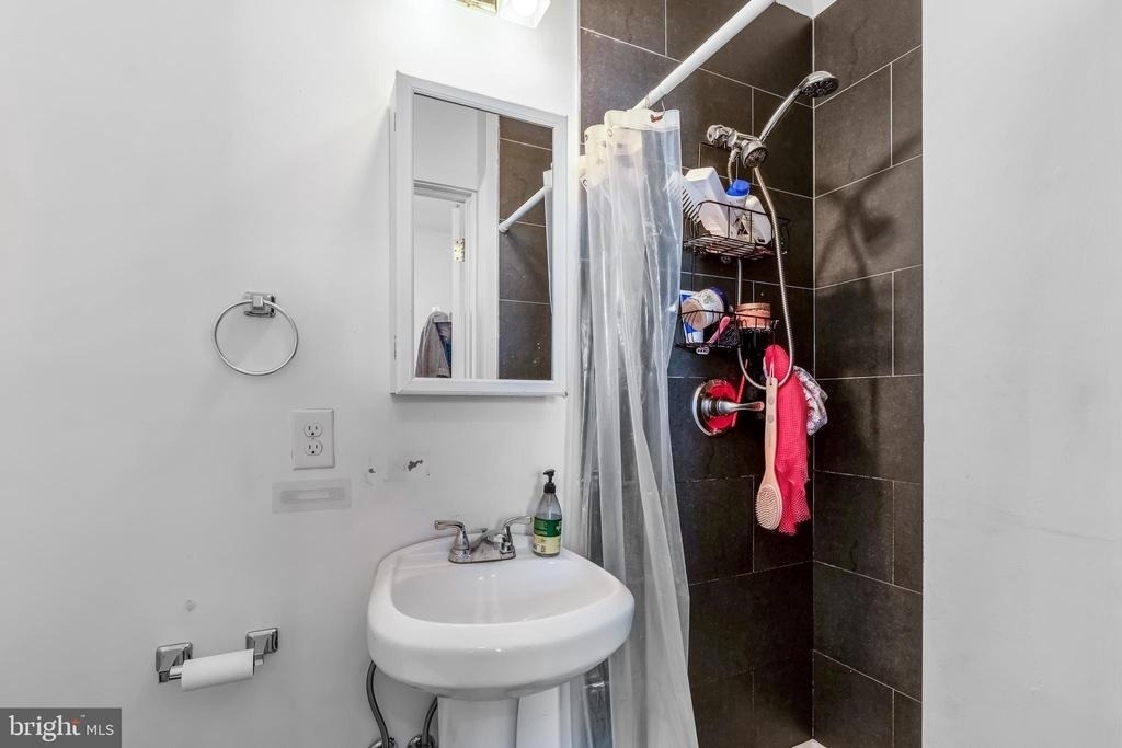 1724 Monument Street - Photo 15