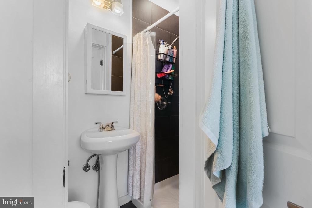 1724 Monument Street - Photo 9