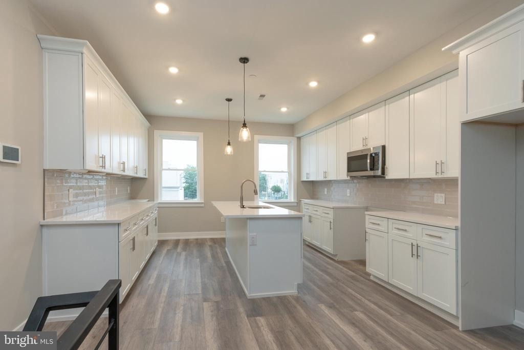 143 W Huntingdon Street - Photo 5