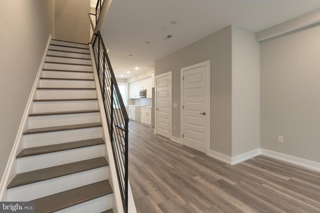 143 W Huntingdon Street - Photo 8