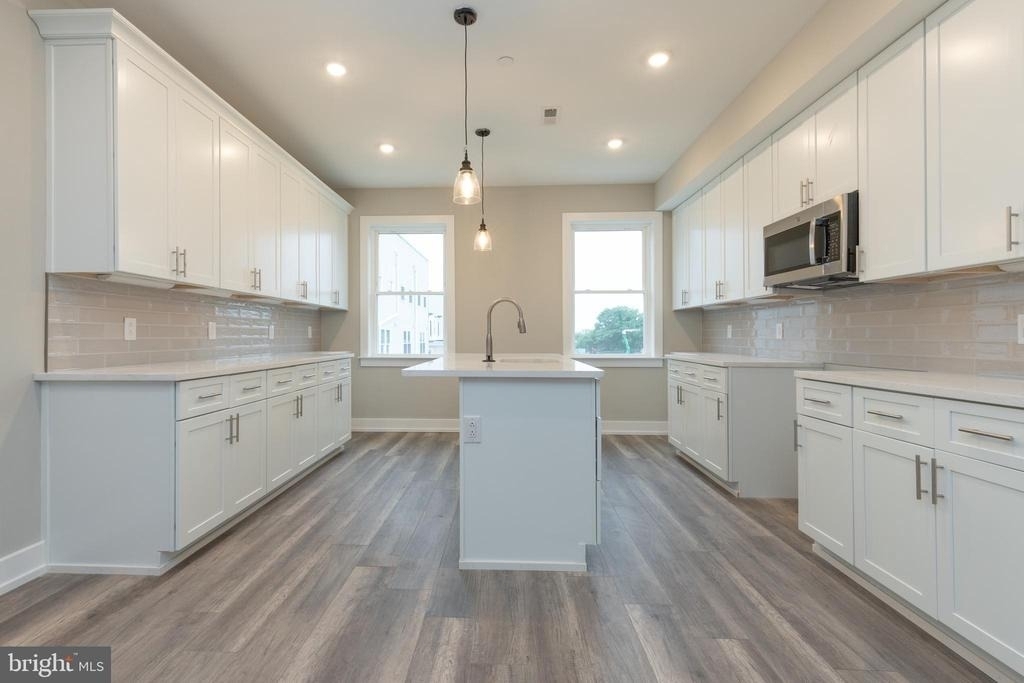 143 W Huntingdon Street - Photo 10