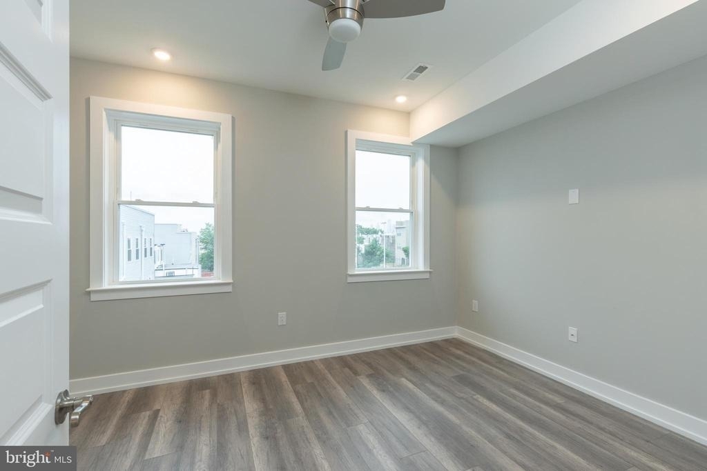 143 W Huntingdon Street - Photo 13