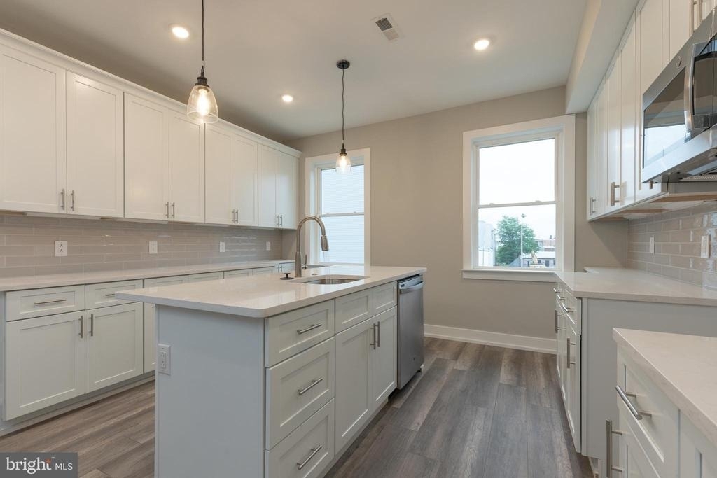 143 W Huntingdon Street - Photo 2
