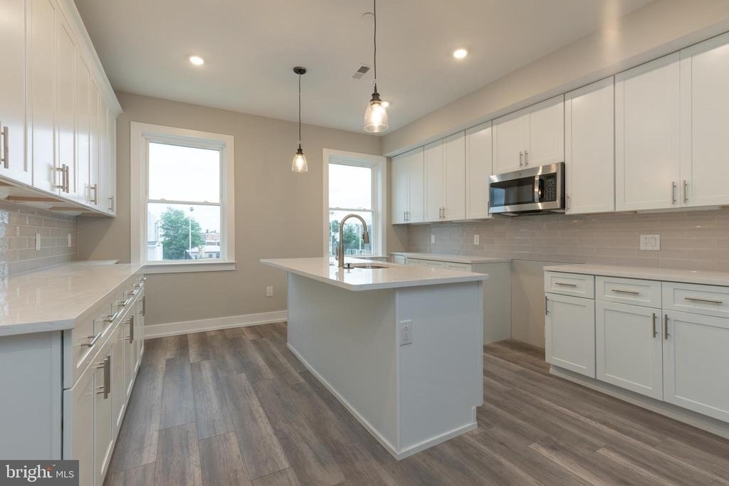 143 W Huntingdon Street - Photo 3
