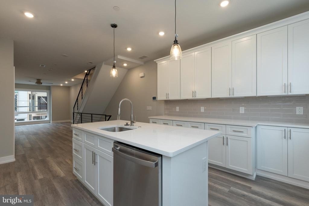 143 W Huntingdon Street - Photo 4