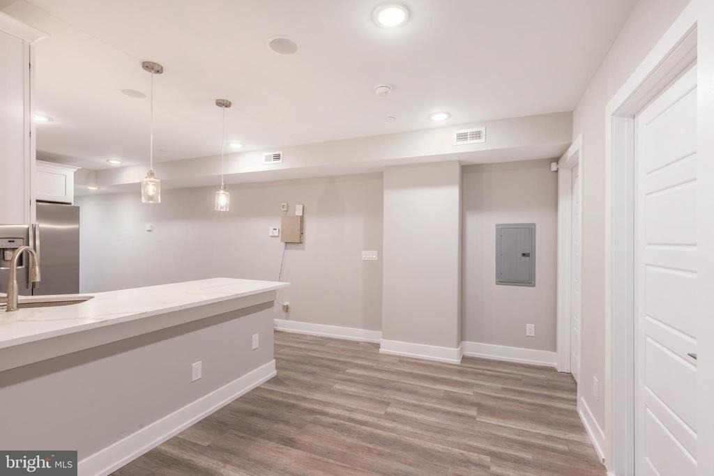 421 W Cumberland St - Photo 4