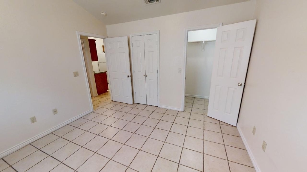 412 Burleson St - Photo 8
