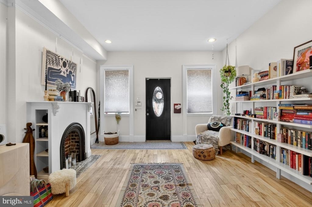 2053 E Sergeant Street - Photo 2